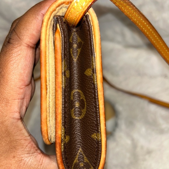 Louis Vuitton Monogram Twin Pochette GM - Picture 13 of 16